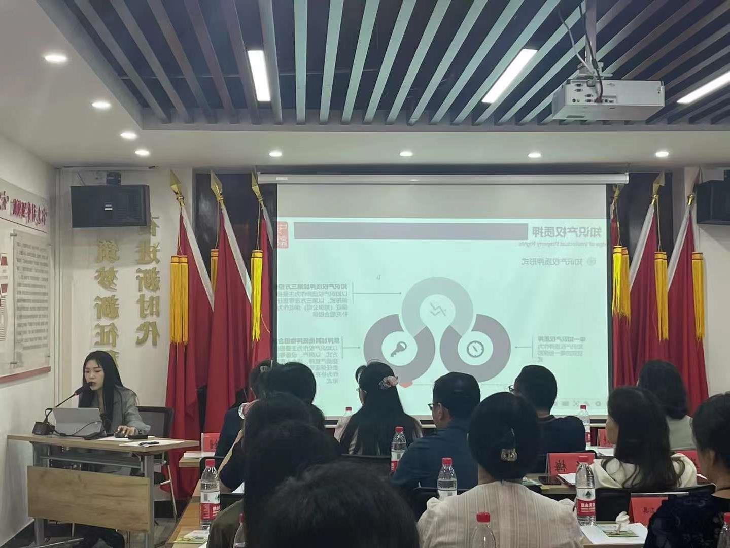 龙8国际出席贵阳市云岩区“知识产权宣传周”系列活动启动仪式(图2)
